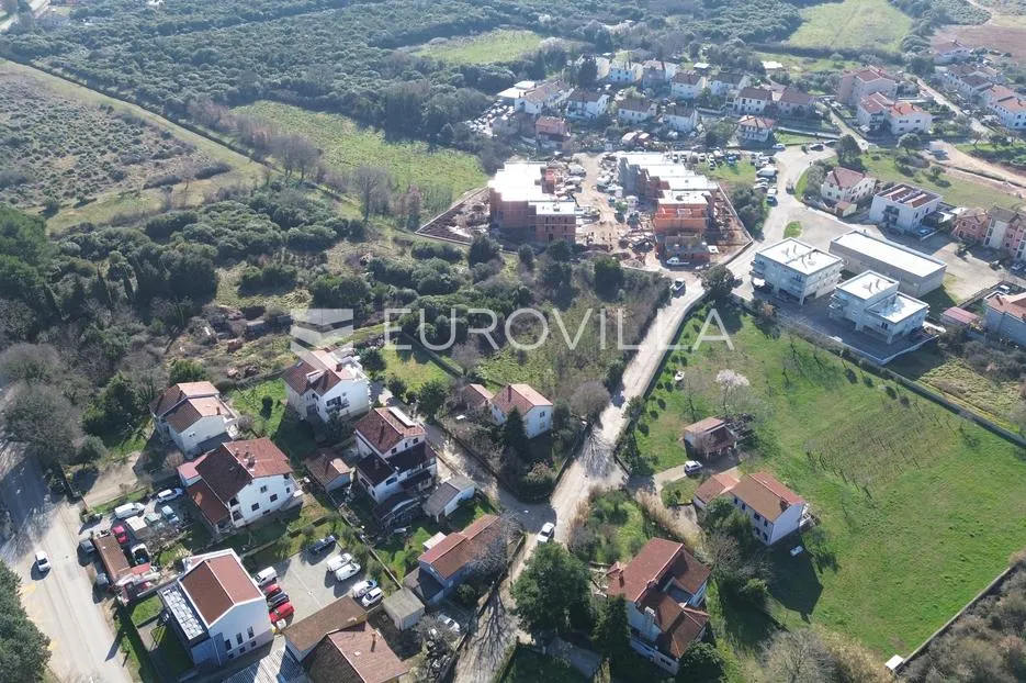 pula, valdebek: prostrano zemljište 11527 m² za višestambenu izgradnju, izvrsna lokacija - slika 2
