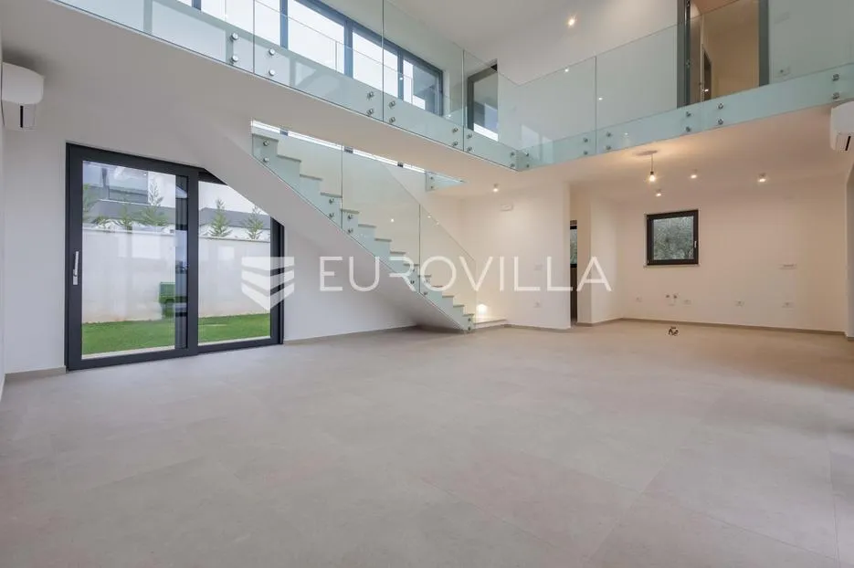 istra, pomer, unikatna, moderna villa 20 m od mora 417 m² - slika 42