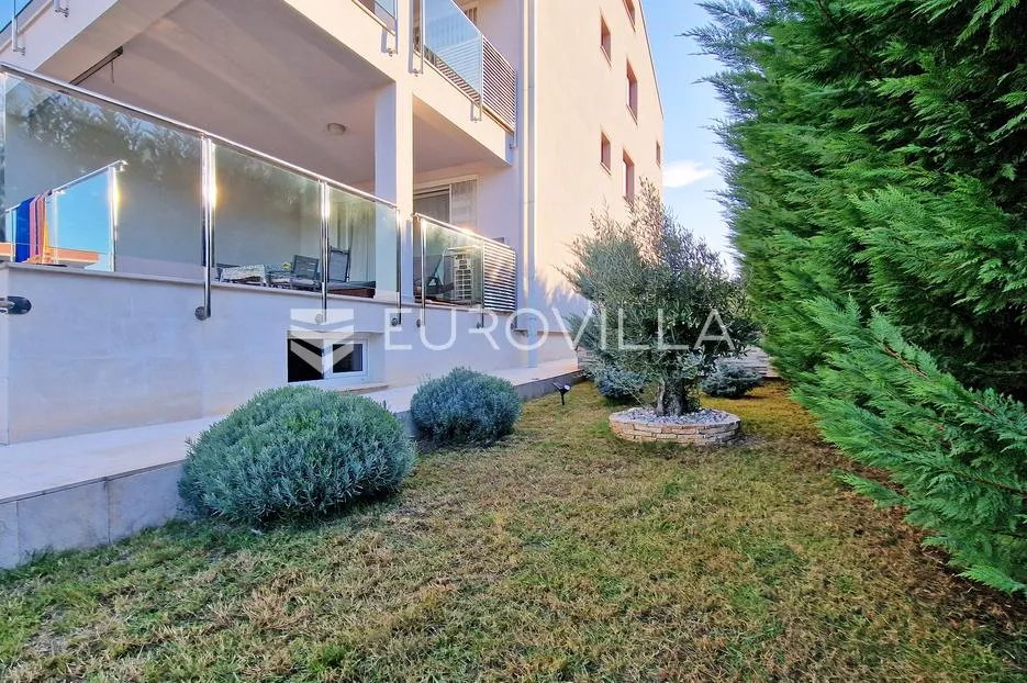 peroj, fažana, komforan stan 130 m² s vrtom 227 m² i prostranim suterenom - slika 6