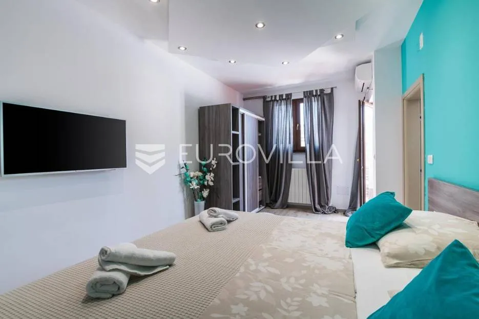 pula, apartmanska kuća s bazenom na uređenoj okućnici, 350 m od mora - slika 22