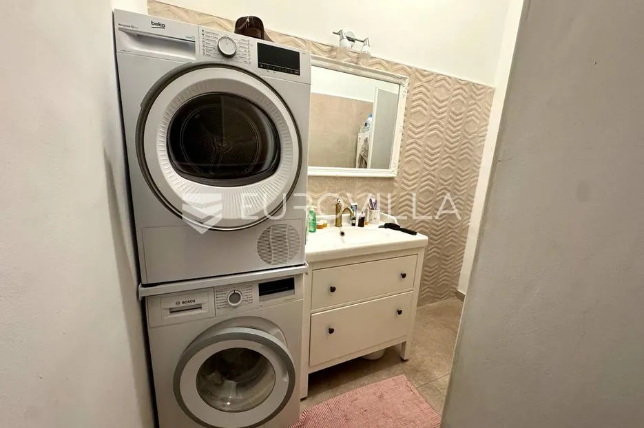 istra, pula, predivan renovirani austrougarski stan na traženoj lokaciji - slika 18