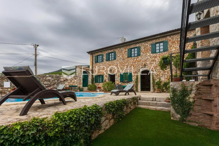 vinodolska općina, bribir, šarmantna vila s pomoćnim objektom i bazenom - slika 31