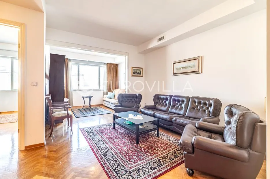 Zagreb, Importanne Galerija, prostran trosoban stan 81 m²