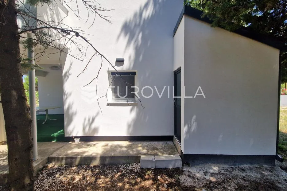 vir, samostojeća kuća s uređenim apartmanom i roh bau katom, 500 m od mora - slika 37