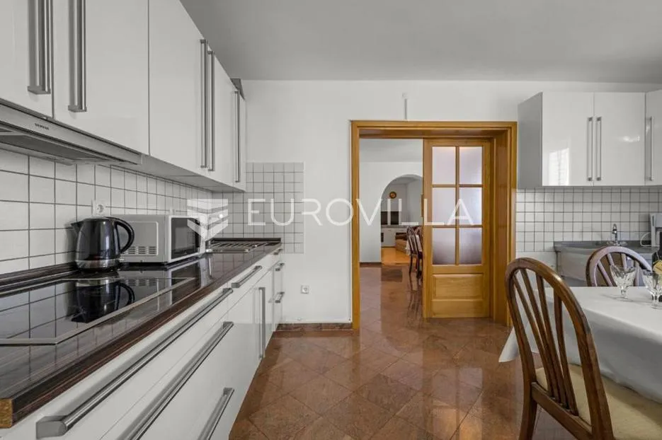 skradin, dubravice, kuća sa 7 apartmana i velikim bazenom, 760 m² - slika 24