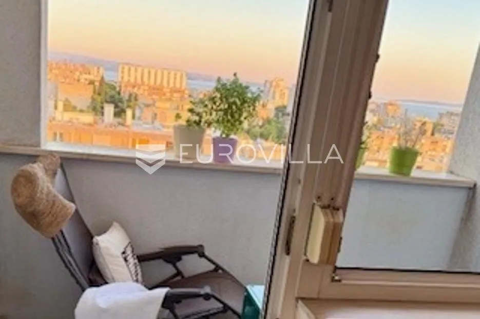 Split, Plokite, jednosoban stan 40 m², južna orijentacija, pogled na more