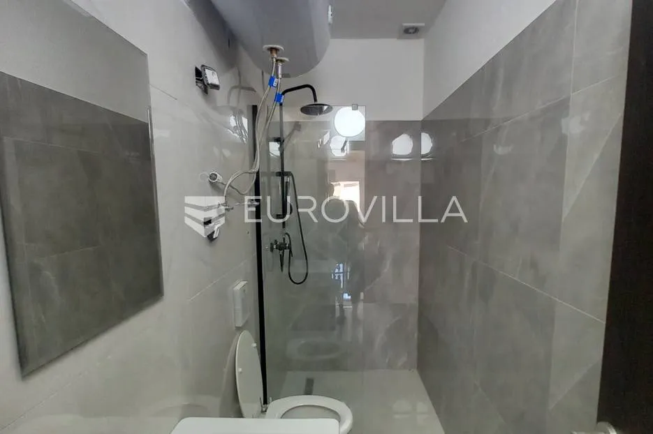 medulin, potpuno renovirana kuća s tri stana. pogled na more! - slika 18