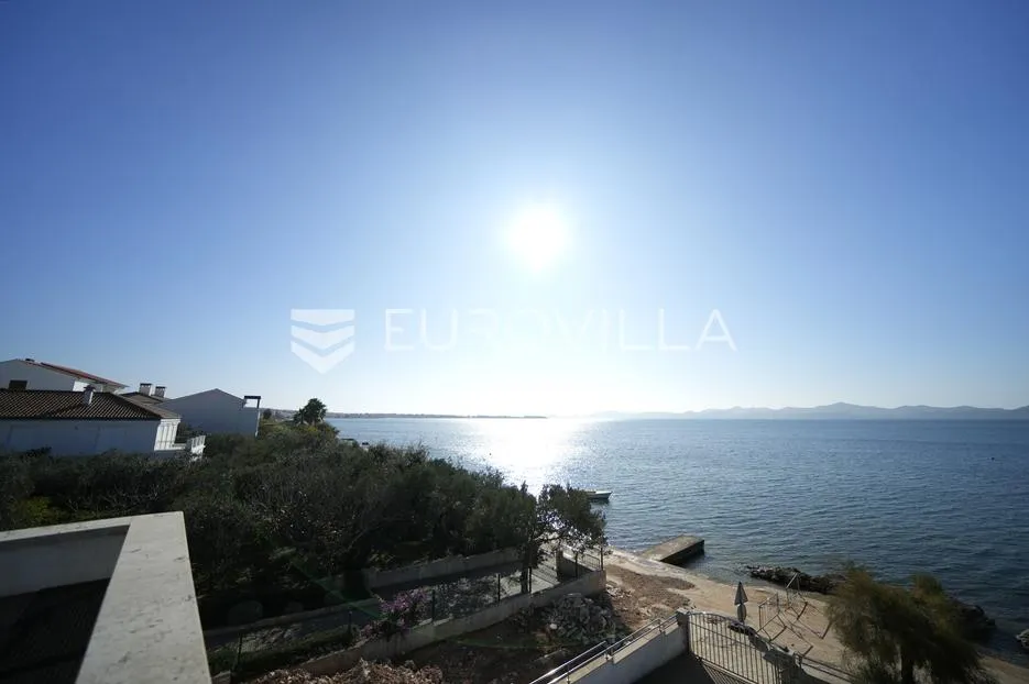 zadar, diklo vila prvi red do mora razvedena na tri etaže 377 m² - slika 8