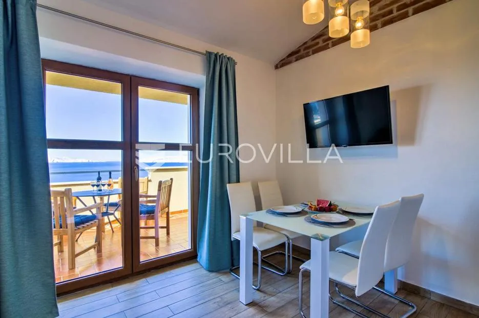 senj, kuća s četiri apartmana i bazenom, 346 m² - slika 13
