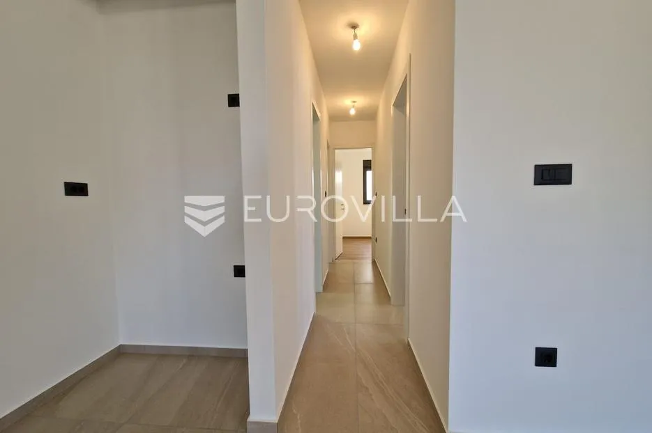vir, apartman s krovnom terasom, pogled na more - slika 23
