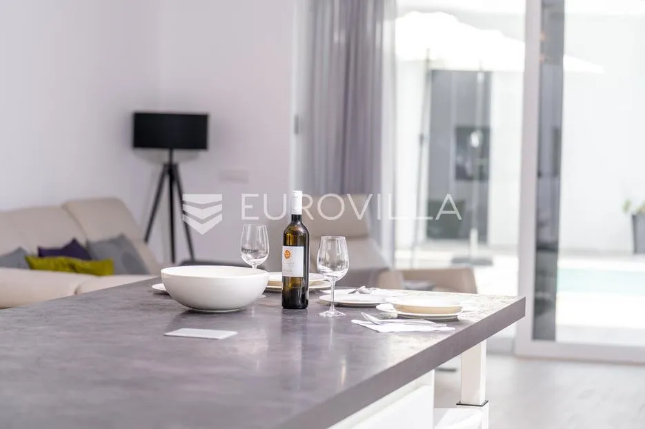 otok rab, palit, luksuzna vila s 5000 m² okućnice - slika 10