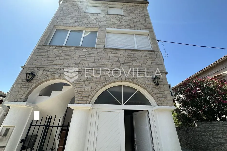 istra, medulin samostojeća kuća 130 m² s prekrasnom krovnom terasom i pogledom more - slika 4