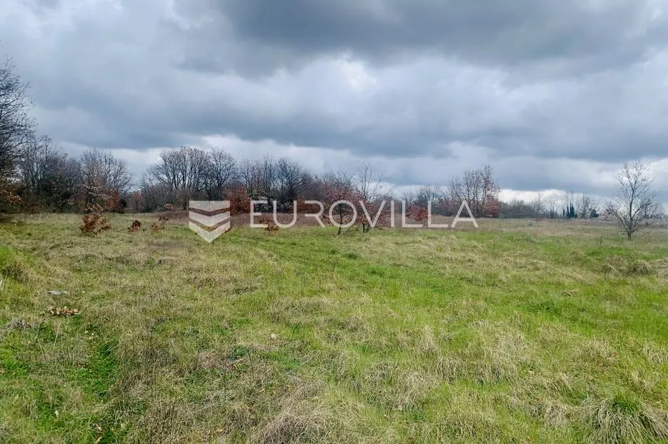 Istra, Svetivinčenat - građevinsko zemljište sa projektom - Svetvinčenat
