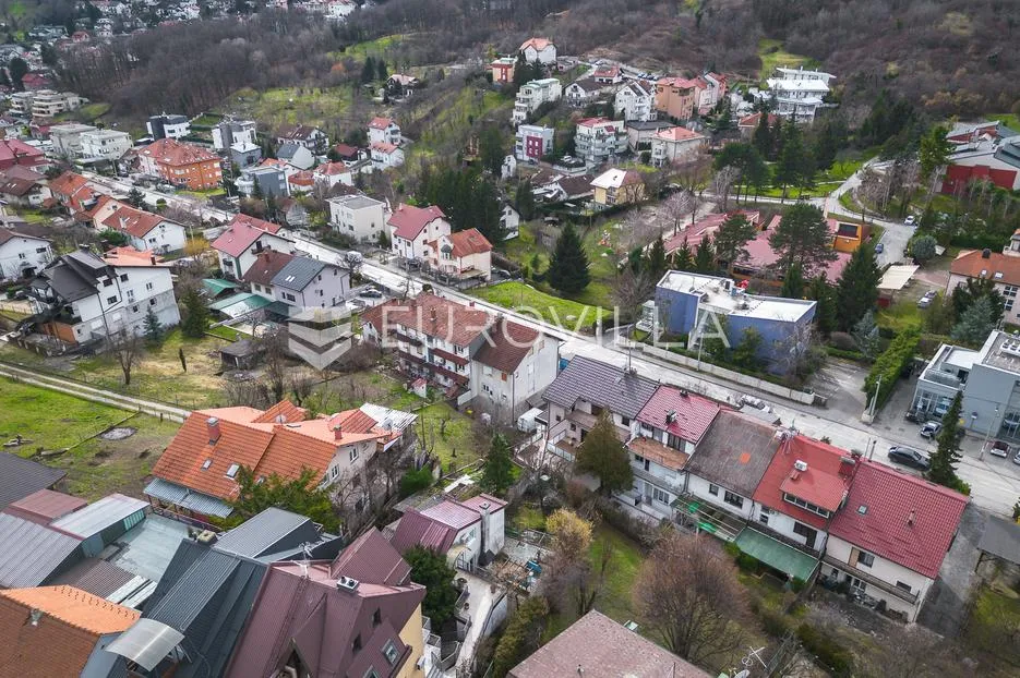 zagreb, mlinovi, odlična kuća u nizu s vrtom, garaža - slika 36