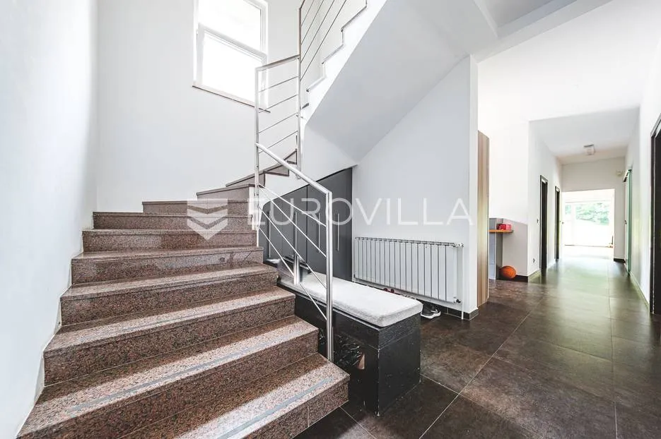 zagreb, šestine, luksuzna villa s prostranom okućnicom i bazenom - slika 12