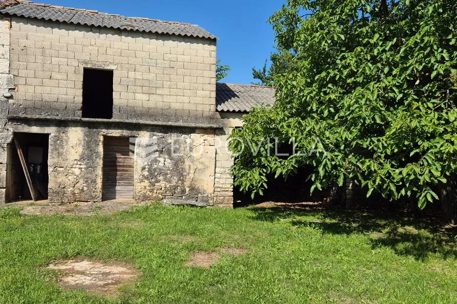 istra, dobravci, građevinsko zemljište 1154m2 s dva objekta - slika 7