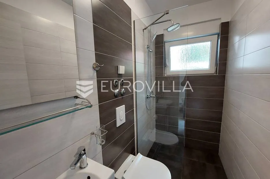 šišan, moderna villa s bazenom na mirnoj lokaciji - slika 43