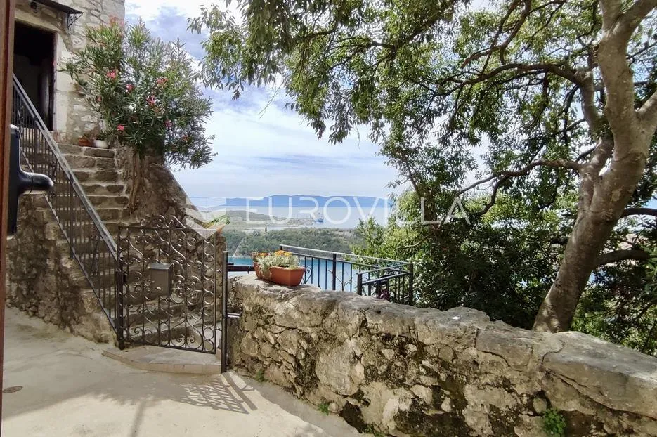 krk, omišalj, adaptirana kamena kuća u nizu s pogledom na more površine 54 m² - slika 30