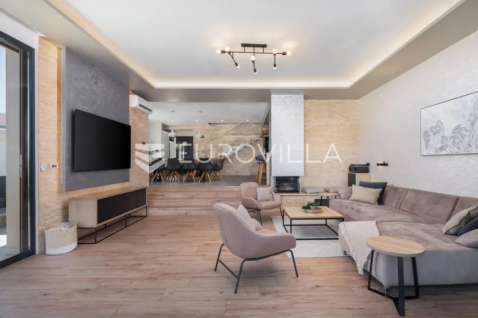 pag prekrasna villa sa pogledom na more 350 m² na 200 metara od mora - slika 15