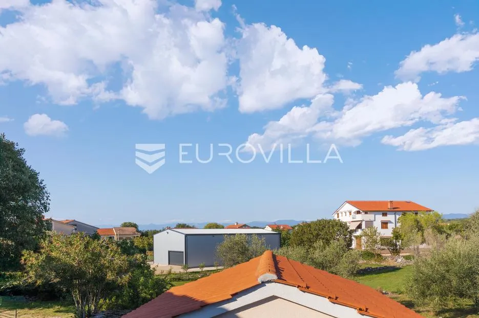 krk, malinska, šarmantna kuća u nizu od 100 m² s dodatnim studiom apartmanom - slika 13
