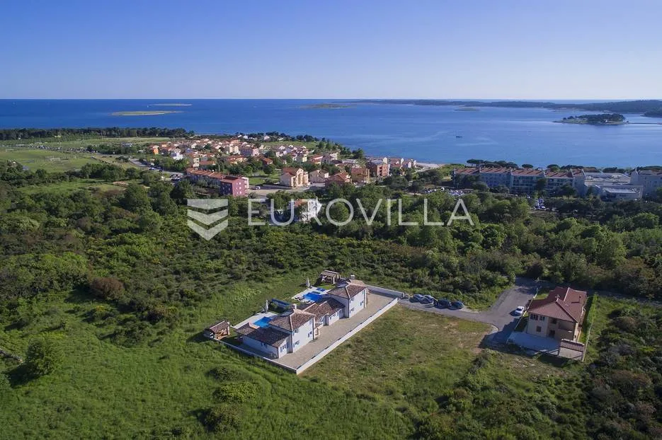 istra, medulin, dvije prekrasne vile, samo 300 m od mora - slika 35