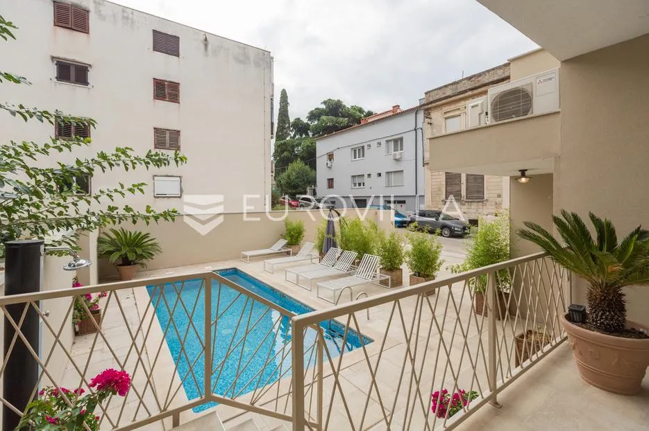 istra, pula, potpuno renovirana austrougarska villa u srcu pule - slika 15