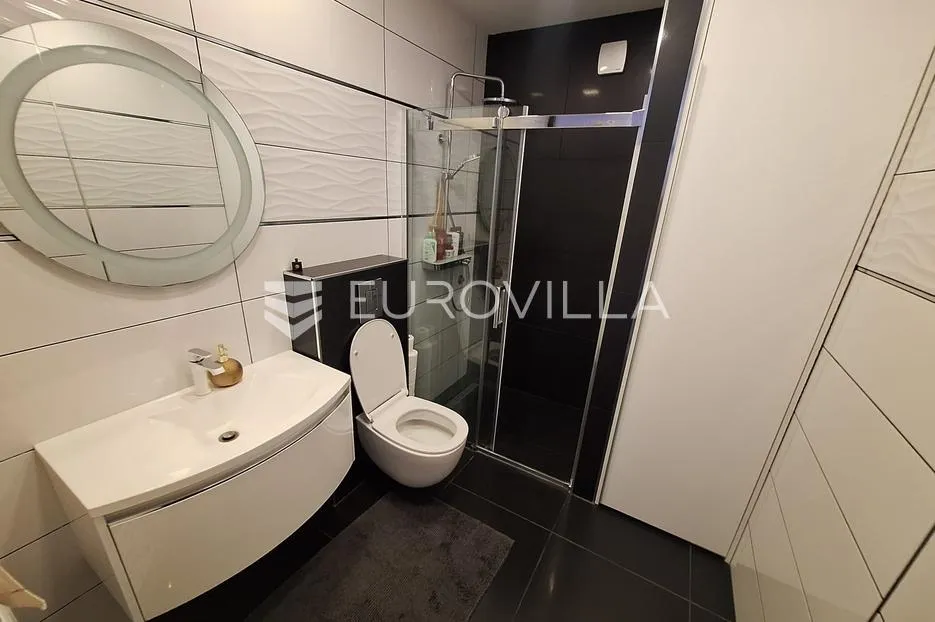 karlovac, luščić, kuća 345 m², novouređena, odlična lokacija - slika 12