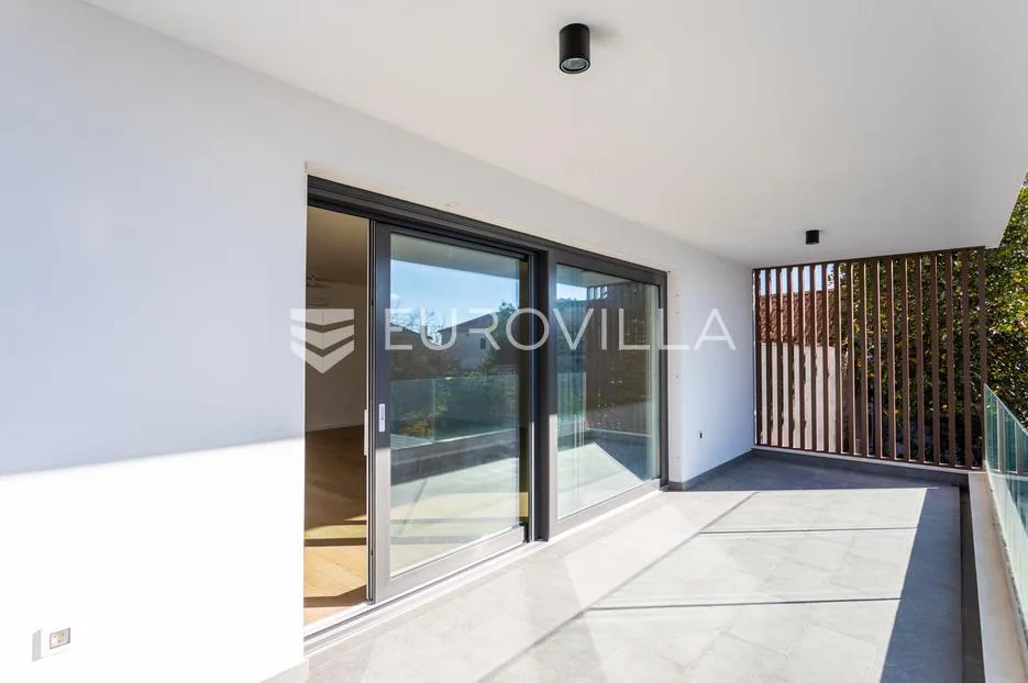 vodice, novogradnja, prostran stan u centru mjesta, 131,62 m² - slika 15