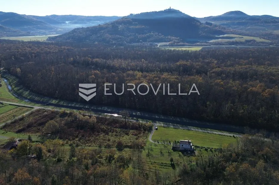 Motovun, Livade, PRILIKA prostrano građevinsko zemljište - Livade, Oprtalj