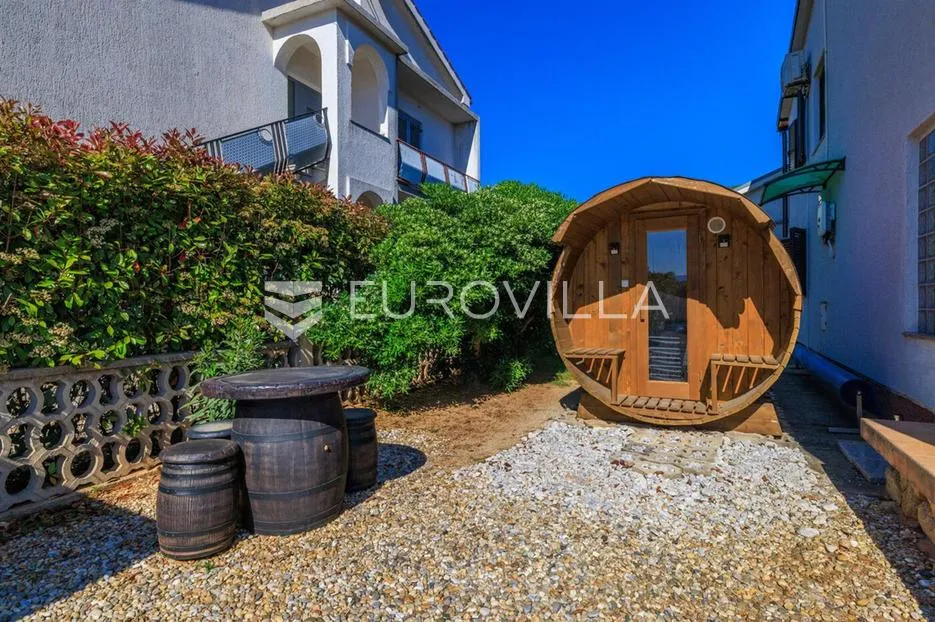 krk, punat, samostojeća kuća s dva apartmana po 100 m², studio apartman, bazen, garaža, sauna - slika 44