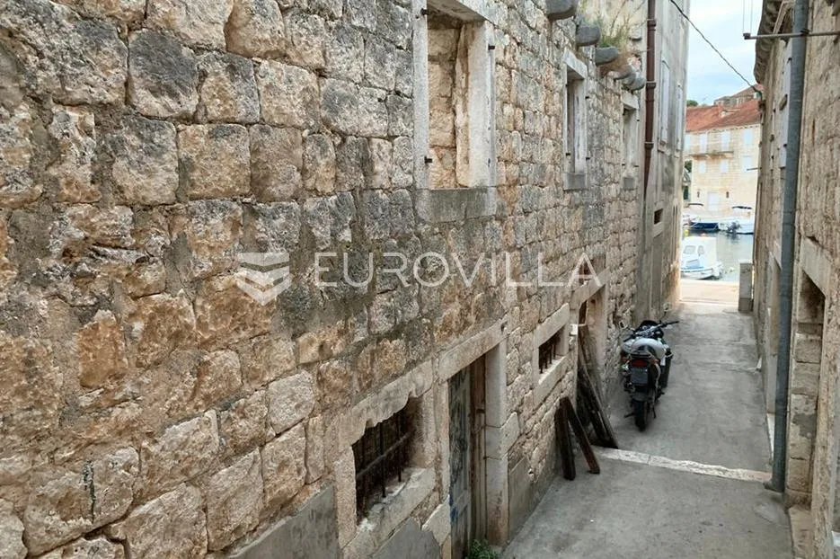 brač, milna, kamena kuća za potpunu renovaciju u centru mjesta - slika 4