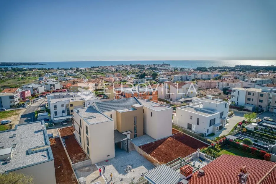 istra, novigrad, stan s 2 spavaće sobe s vrtom u prizemlju 115 m², parkirno mjesto - slika 15