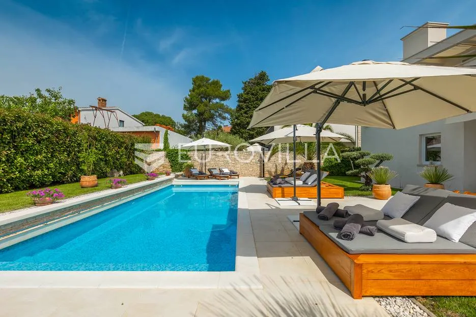 rovinj, rovinjsko selo, prekrasna villa s wellnessom i bazenom, 224 m² - slika 10