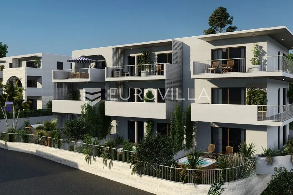 trogir, slatine, drugi red do mora, dvosoban stan na prvom katu površine 65 m², s5 - slika 15