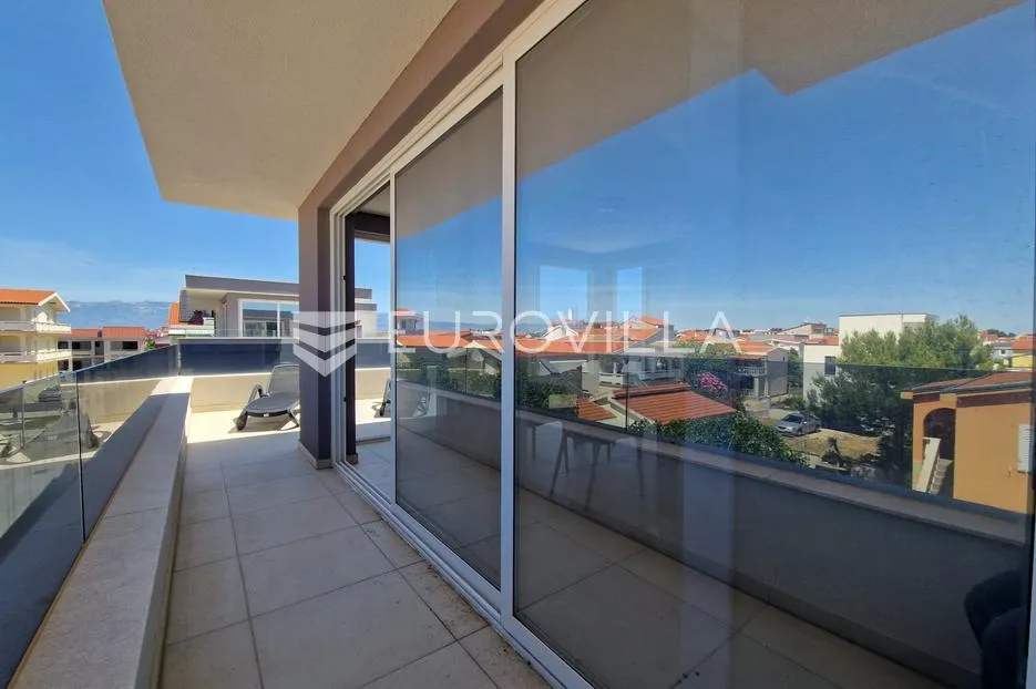 vir, dvoetažni apartman 40 m od mora, krovna terasa s panoramskim pogledom na more - slika 17