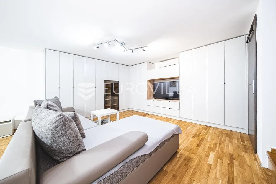 Zagreb, Centar, Draškovićeva ulica, dvoetažan trosoban stan 85 m2