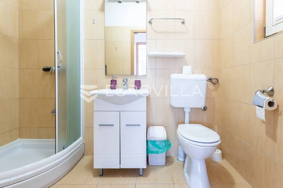 drvenik, makarska rivijera, više apartmanska kuća prvi red do mora - slika 12