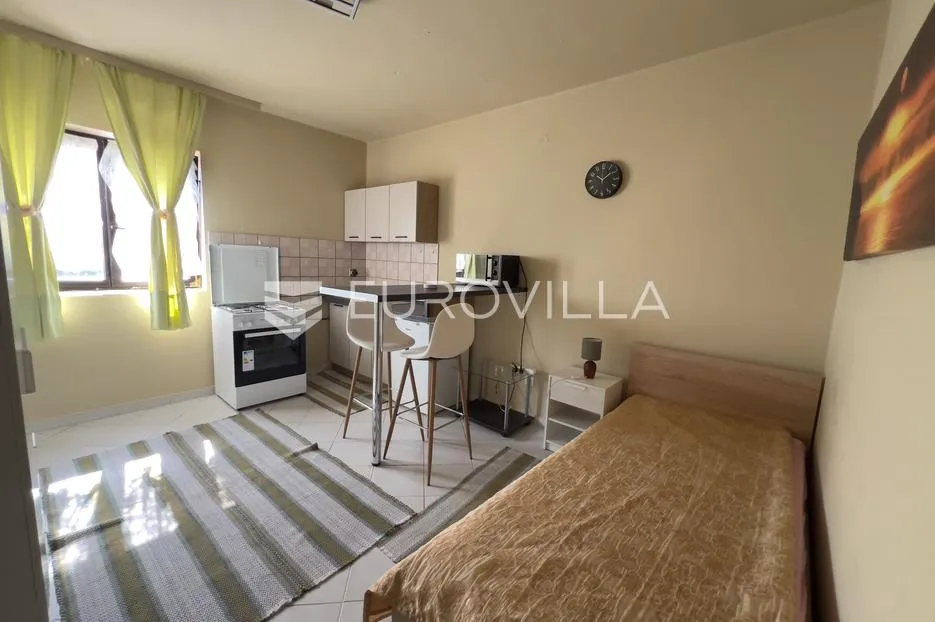 istra, poreč okolica, prostrani stan podijeljen u 3 studio apartmana na mirnoj lokaciji - slika 4