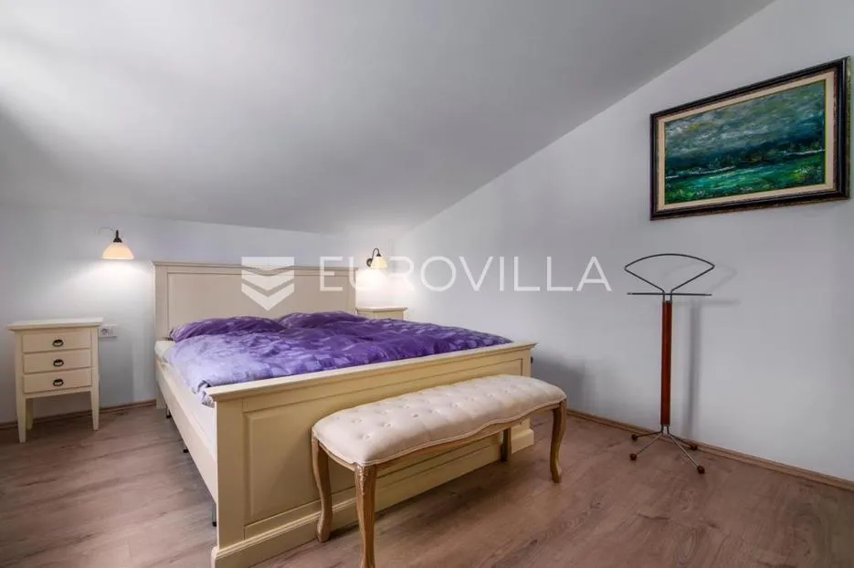 banjole, prekrasna uređena kuća nkp 350 m2 na velikoj okućnici od 3300 m2 - slika 45