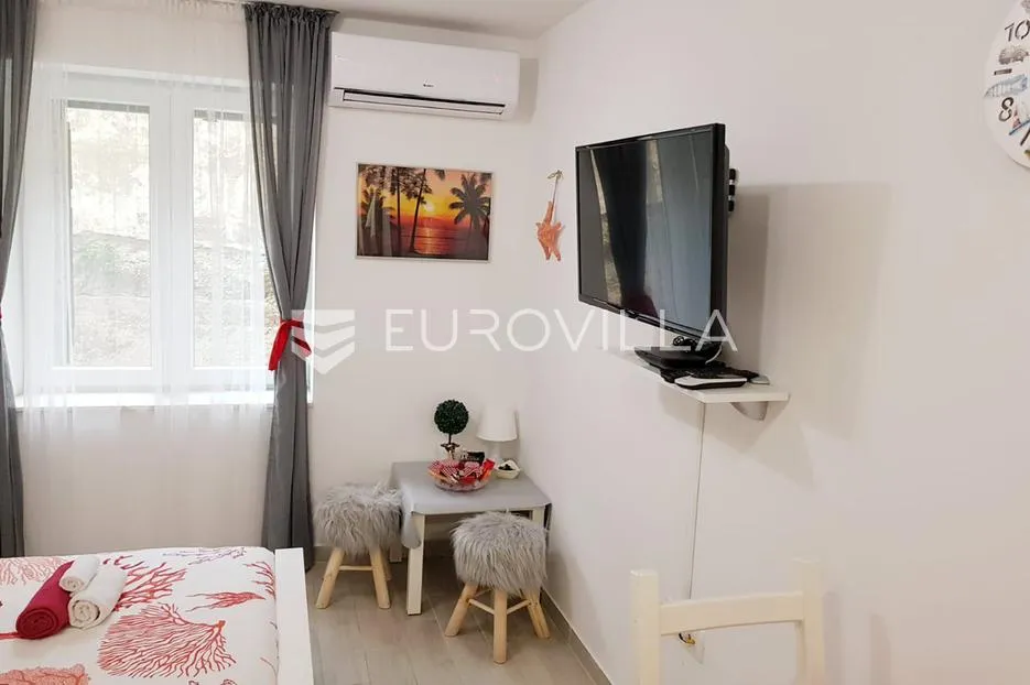 split, bol, dva namještena studio apartmana u centru grada - slika 16