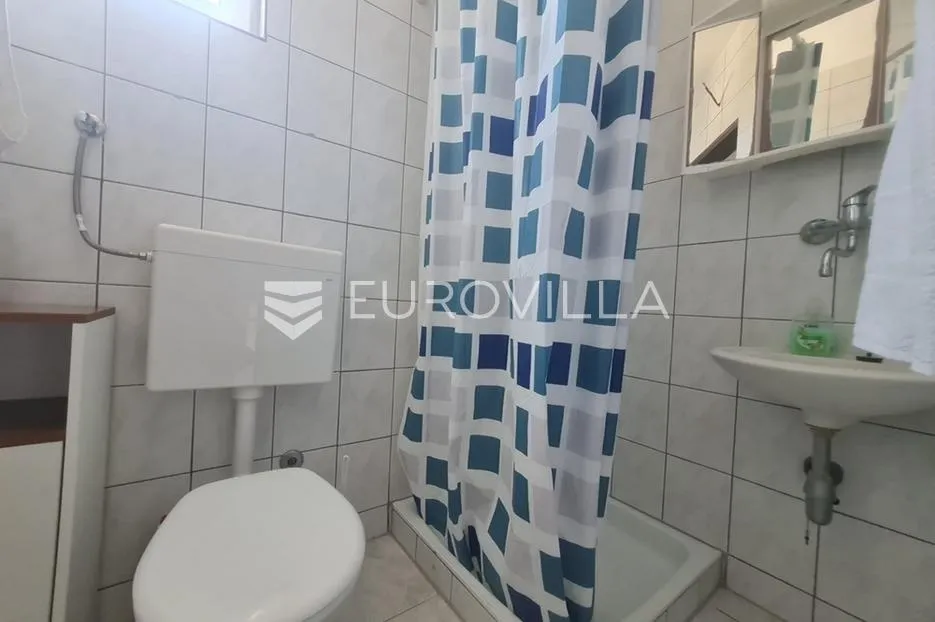 vir, apartmanska kuća s 3 jedinice, velikom okućnicom i potencijalom za bazen blizu centra - slika 39