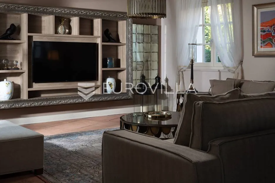 vabriga, raskošna vila od 302 m2 sa prekrasnim vrtom - slika 23