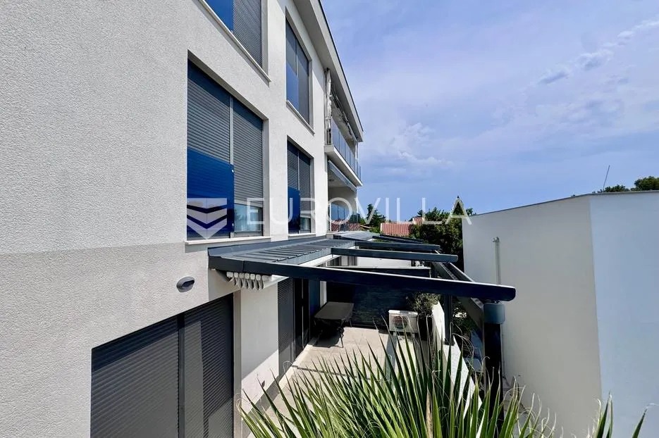 crikvenica, ekskluzivan trosoban stan 102,61 m², samo 50 m do mora, pogled na more - slika 24