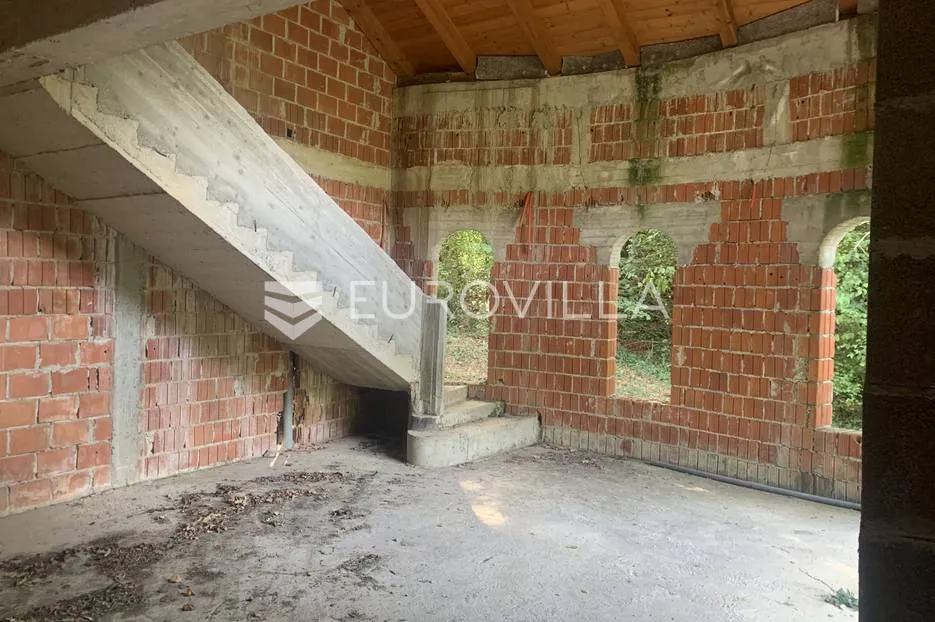 vrhovec, vidovčica nedovršena vila od 400 m² - slika 8