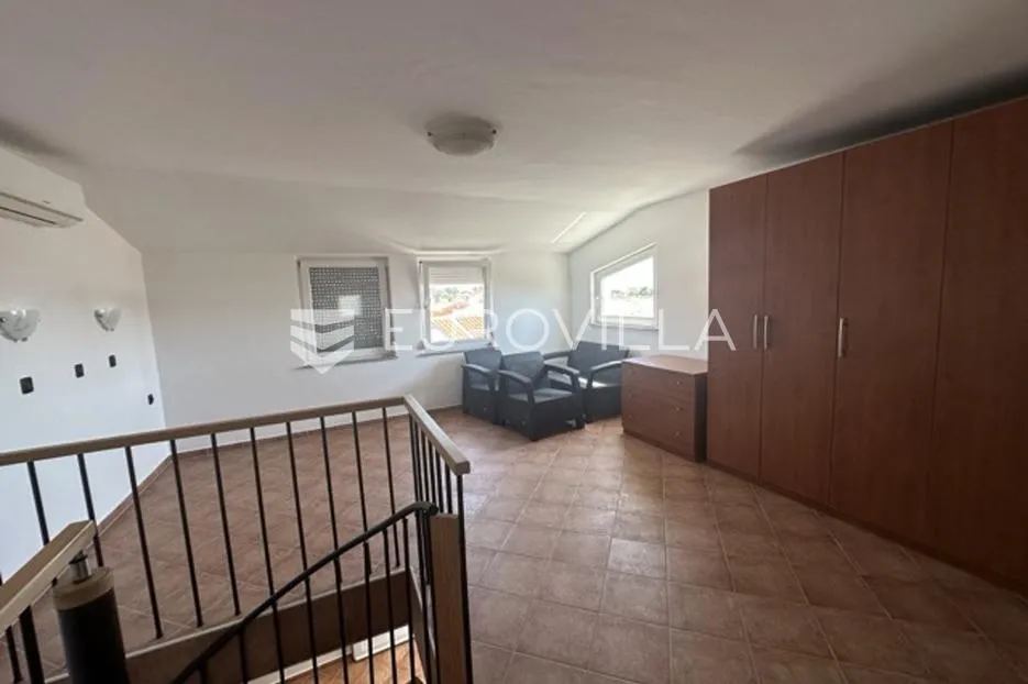 istra, medulin samostojeća kuća 130 m² s prekrasnom krovnom terasom i pogledom more - slika 23