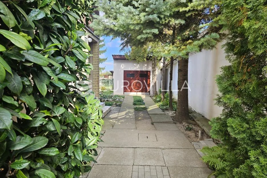 beli manastir, centar, kuća na zemljištu 478 m² - slika 2
