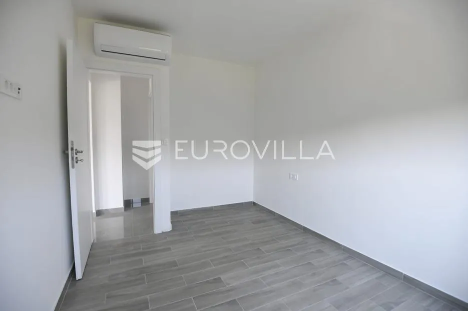 zadar, zaton, trosoban stan s krovnom terasom, 50 m od mora - slika 15