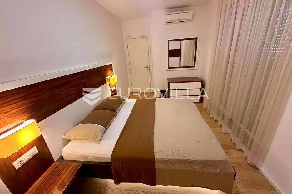 split, žnjan, ekskluzivan penthouse s prostranom terasom i lijepim pogledom na more - slika 5