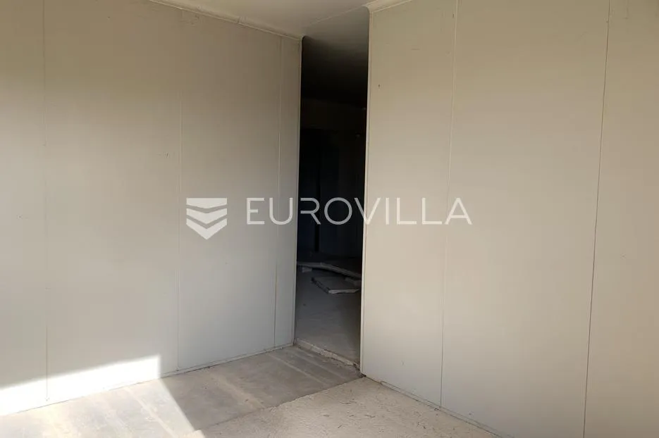 istra, novigrad, skladišni prostor 621 m² na izvrsnoj lokaciji - slika 2