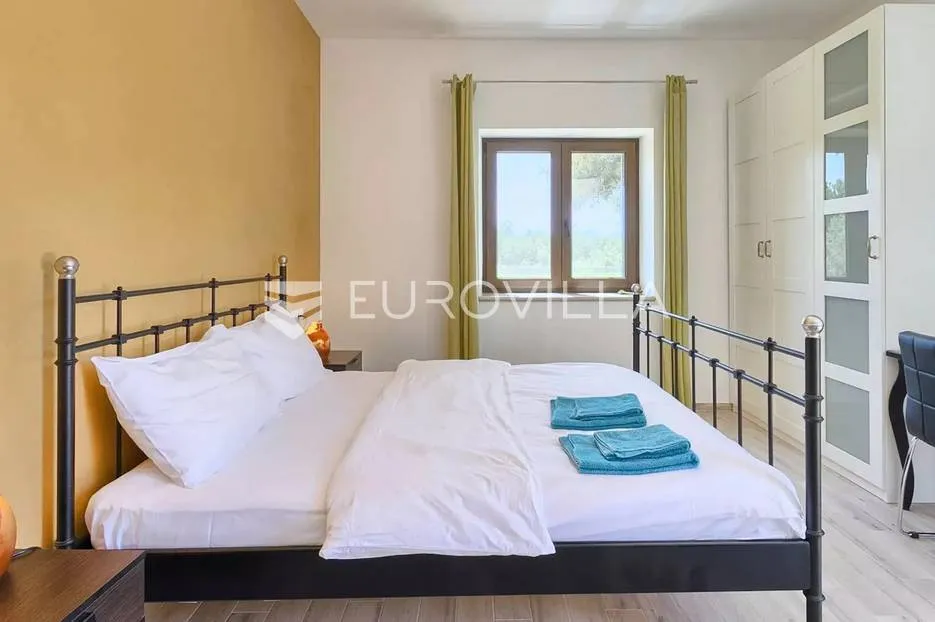 istra, bale, vila s bazenom na imanju od 30.000 m2 u osami - slika 33